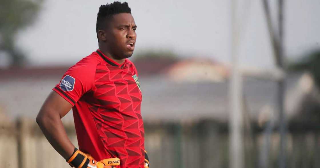Sifiso Mlungwana, Bafana Banana, Golden Arrows, weight, Hugo Broos, squad Sifiso Mlungwana, Bafana Banana, Golden Arrows, weight, Hugo Broos, squad