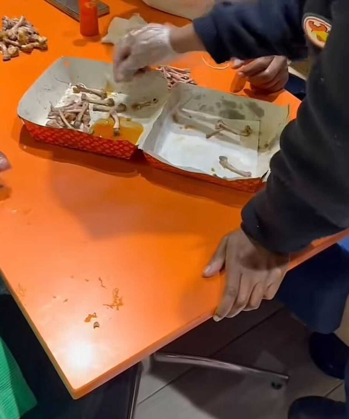 A Chicken Licken waitress counted wing bones after customers wanted more. A Chicken Licken waitress counted wing bones after customers wanted more.