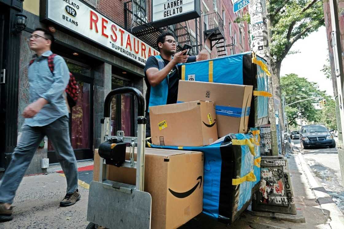 US retail sales rose more than expected at 0.7 percent from June to July 2023, official data showed, boosted by online sales US retail sales rose more than expected at 0.7 percent from June to July 2023, official data showed, boosted by online sales