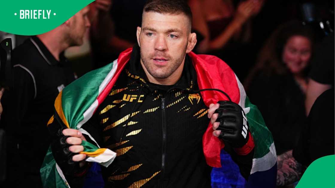 Dricus Du Plessis fires back at Khamzat Chimaev after the Russian-Emirati fighter made fun of his team. Dricus Du Plessis fires back at Khamzat Chimaev after the Russian-Emirati fighter made fun of his team.