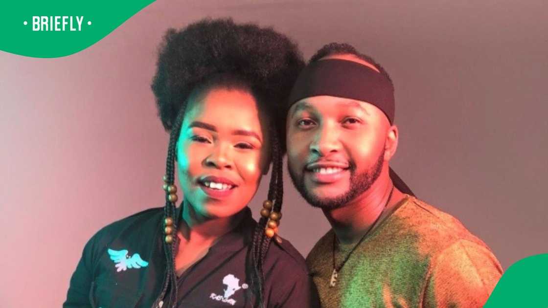 Vusi Nova hosted Zahara's family for dinner. Vusi Nova hosted Zahara's family for dinner.