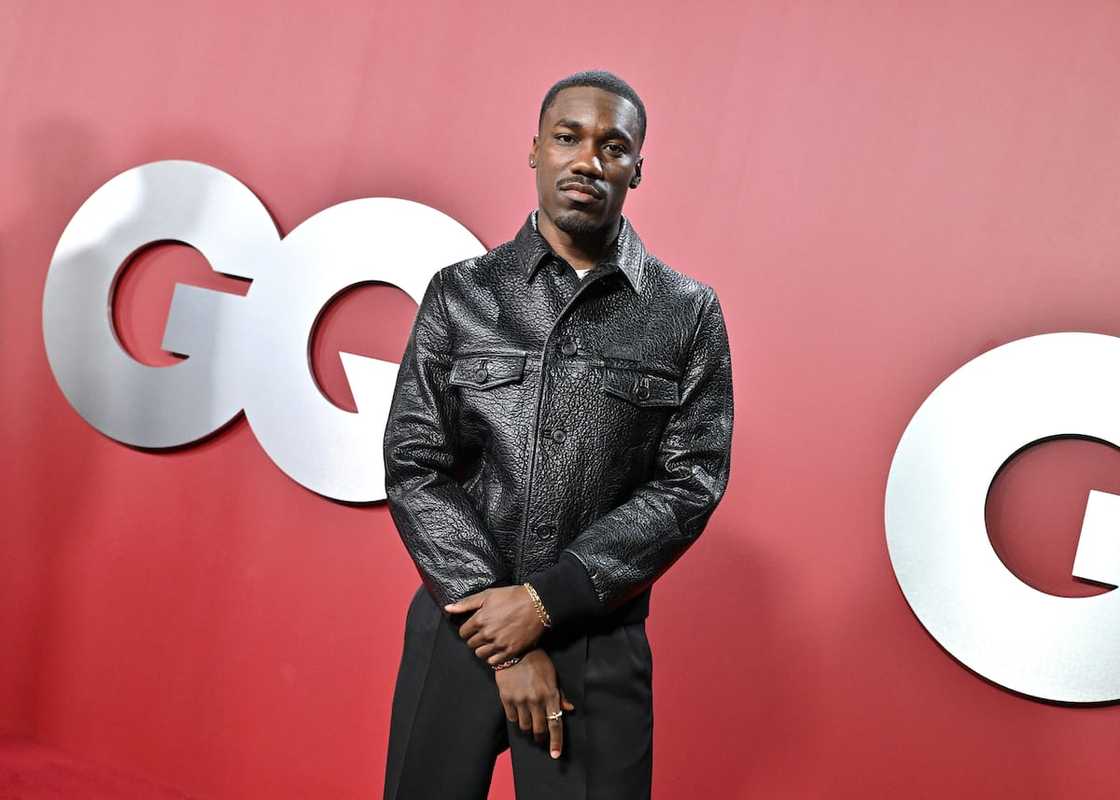 Singer Giveon's bio Singer Giveon's bio