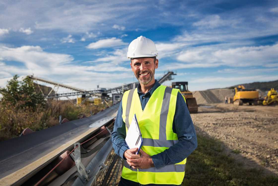 An engineer wearing protective clothes.