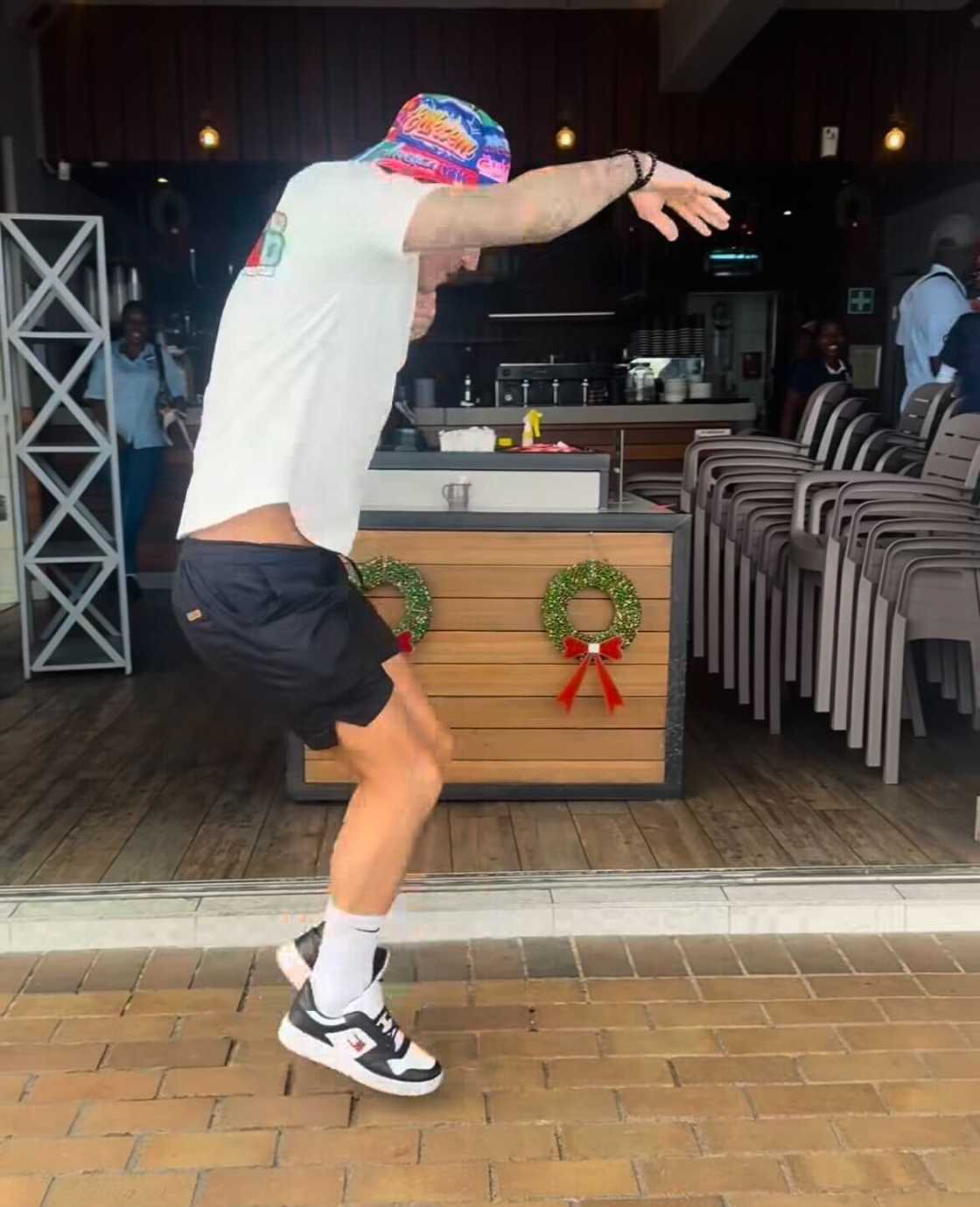 A man danced in South Africa during the festive season, amusing online users in Mzansi. A man danced in South Africa during the festive season, amusing online users in Mzansi.