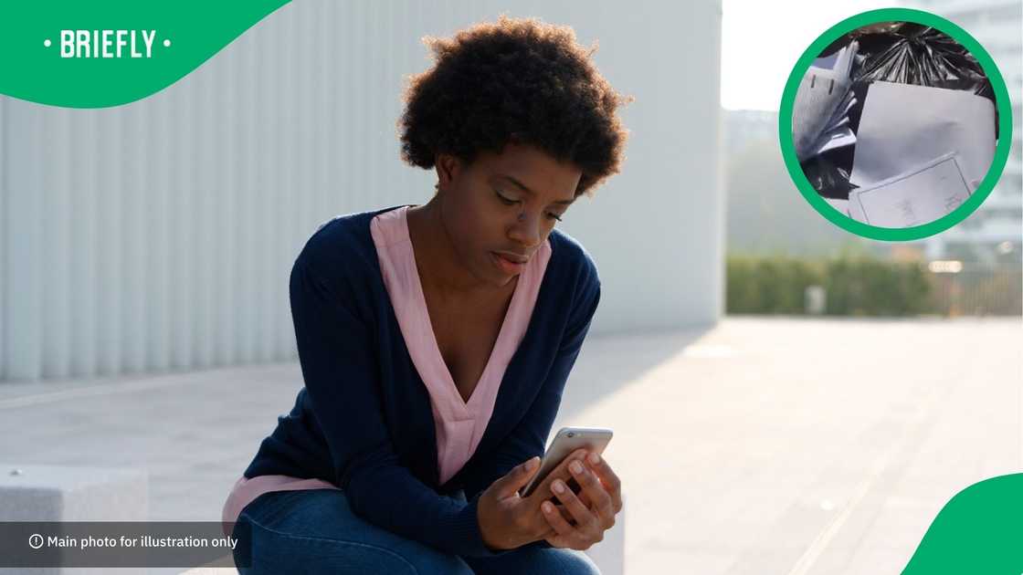 The men who found them noted that people spend a lot of money printing CVs, and also travel by public transport to drop them off at companies