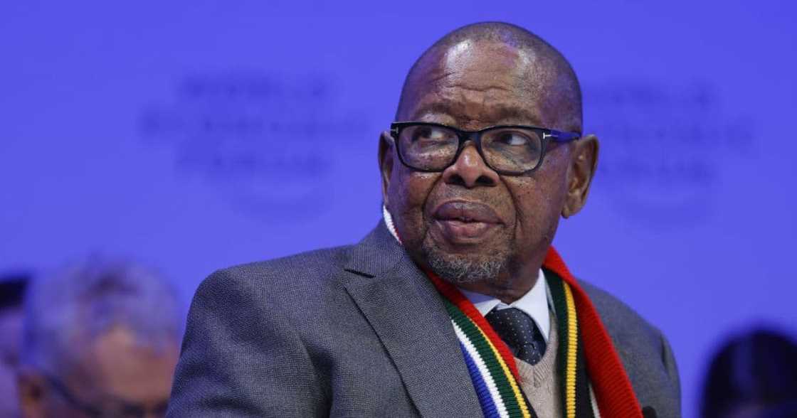 Higher Education Minister dissolves NSFAS board Higher Education Minister dissolves NSFAS board