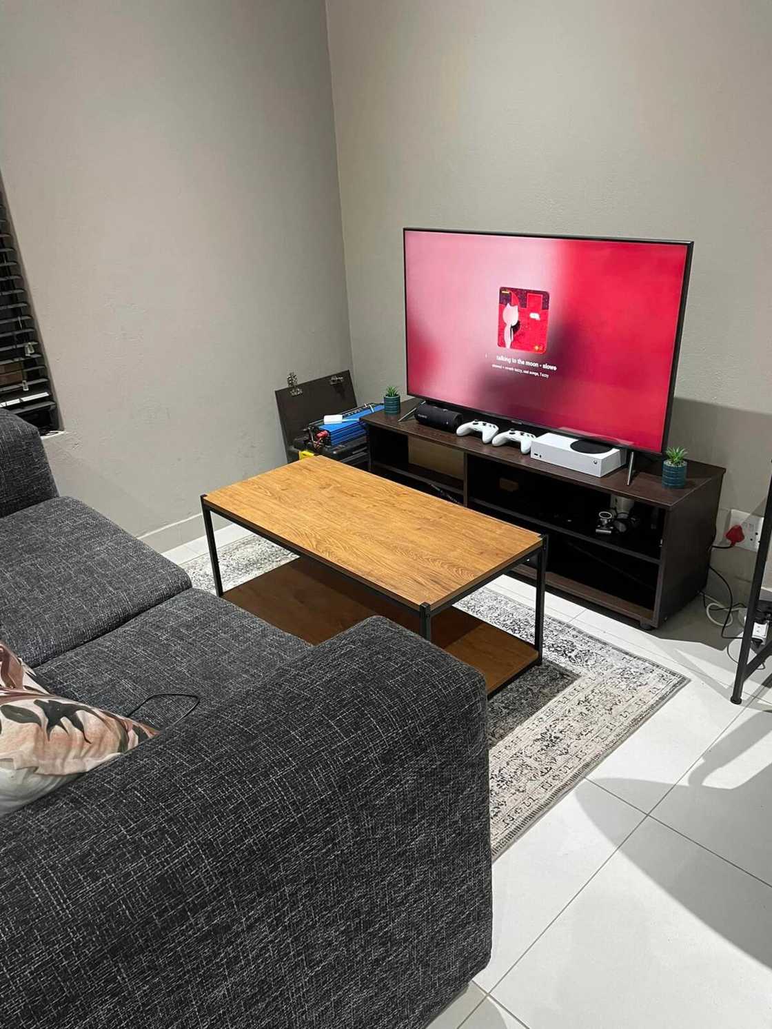 South African Shares Interior Design of Work Space and Bedroom on Facebook Group, Netizens Share Feedback South African Shares Interior Design of Work Space and Bedroom on Facebook Group, Netizens Share Feedback
