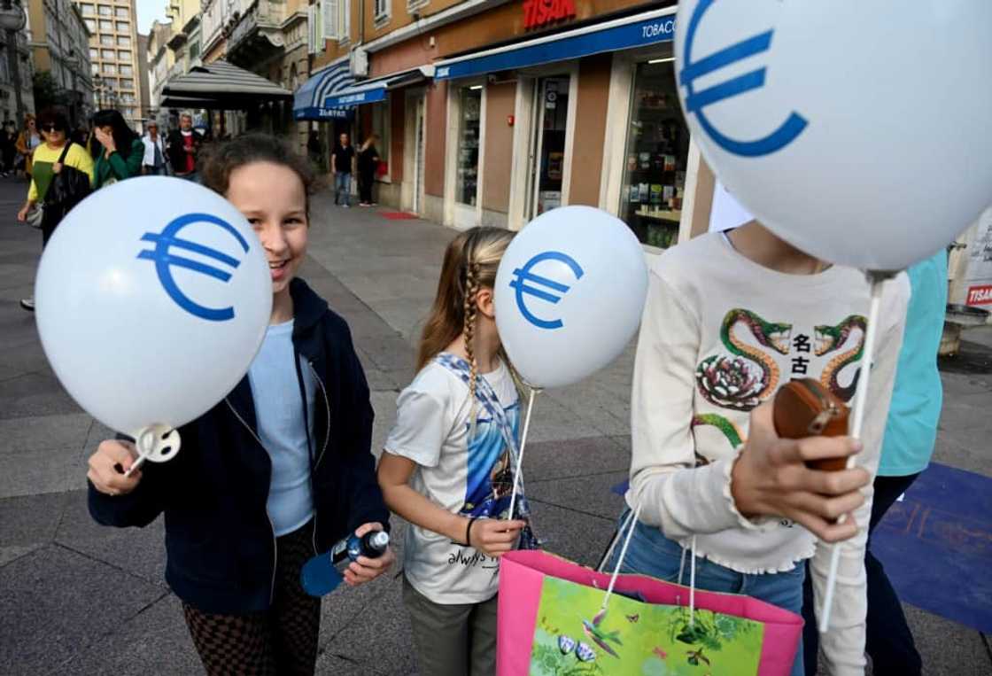 The government has been trying to reassure Croatians about the changeover to the euro and build up public enthusiasm The government has been trying to reassure Croatians about the changeover to the euro and build up public enthusiasm