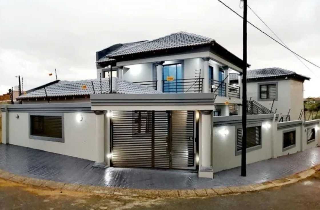 DJ Stokie showed off his mansion. DJ Stokie showed off his mansion.