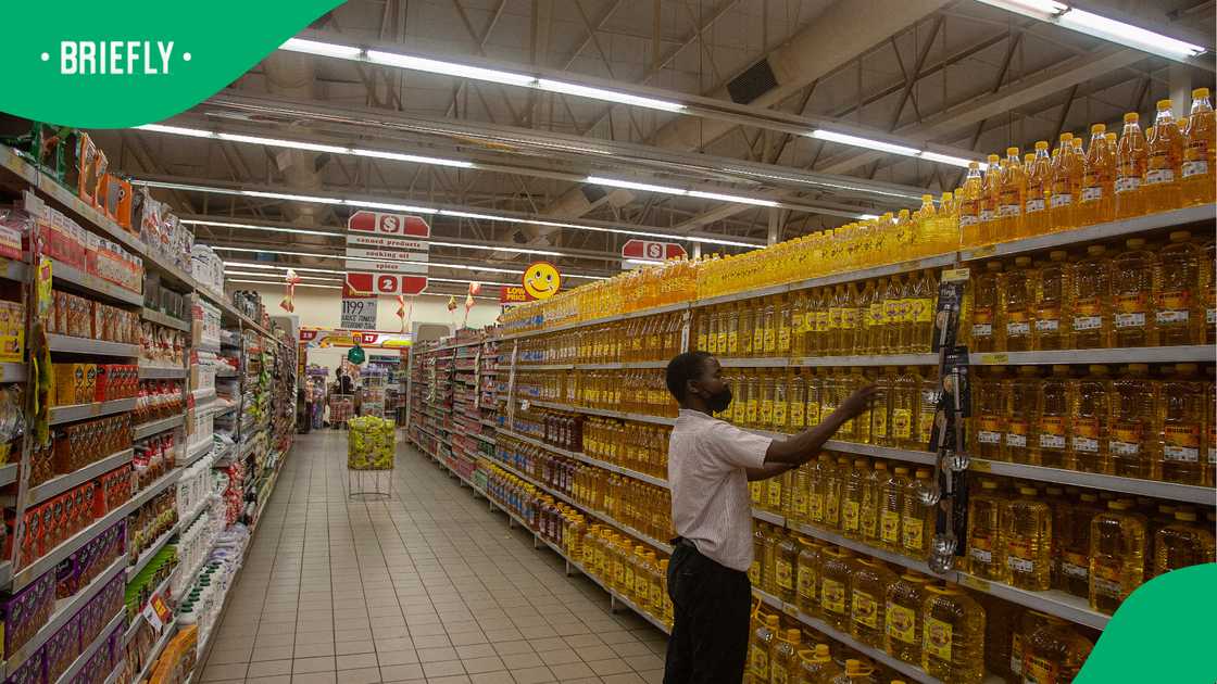 Zambian dad tries Shoprites trolley dash challenge Zambian dad tries Shoprites trolley dash challenge