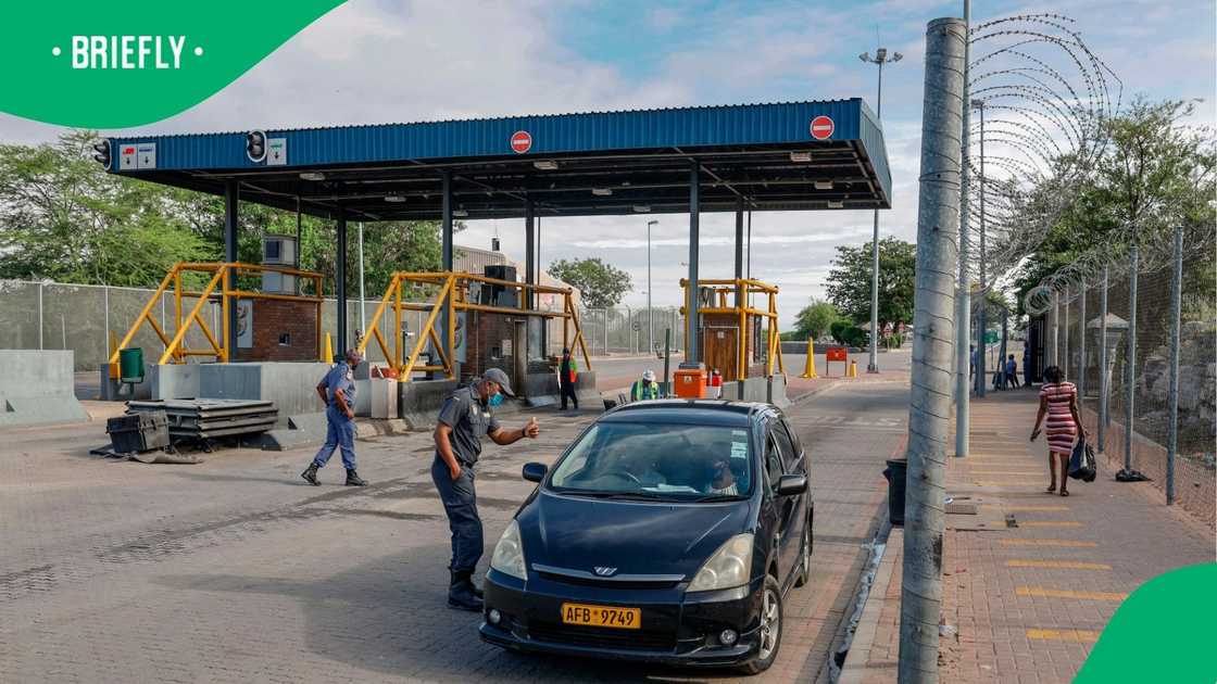 The border between Zimbabwe and South Africa The border between Zimbabwe and South Africa