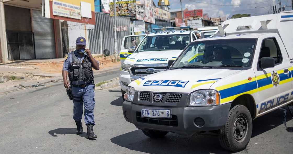 Operation Dudula, cops, clash with Alexandra residents, foreign nationals, township economy, Johannesburg, South African Police service, Johannesburg Metropolitan Police Departmet Operation Dudula, cops, clash with Alexandra residents, foreign nationals, township economy, Johannesburg, South African Police service, Johannesburg Metropolitan Police Departmet