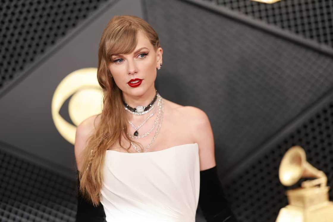 Taylor Swift attends the Grammy Awards Taylor Swift attends the Grammy Awards