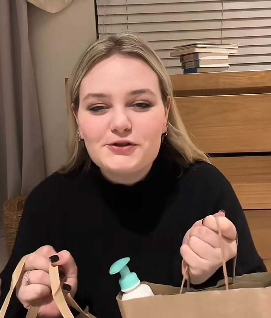 South Africans shared mixed reactions to a Mzansi woman's demonstration of the R5k robot cleaner from Takealot. South Africans shared mixed reactions to a Mzansi woman's demonstration of the R5k robot cleaner from Takealot.
