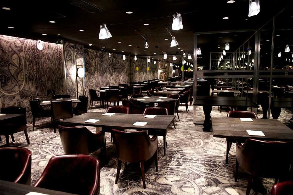 What is the restaurant in Chicago where the servers are rude to you? What is the restaurant in Chicago where the servers are rude to you?