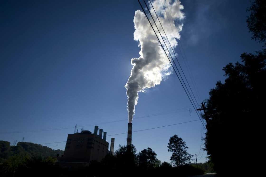 UK net emissions of all greenhouse gases were estimated to have been 384.2 million tonnes of carbon dioxide equivalent in 2023, compared to 406.2 million tonnes in 2022 UK net emissions of all greenhouse gases were estimated to have been 384.2 million tonnes of carbon dioxide equivalent in 2023, compared to 406.2 million tonnes in 2022