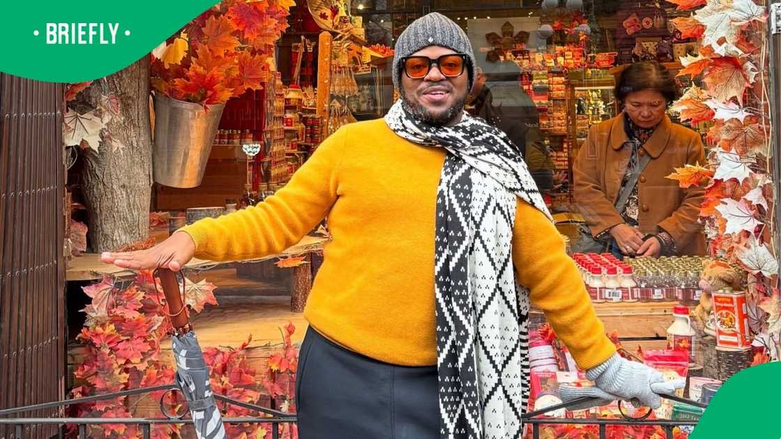 Khaya Dlanga caused a stir after sharing and deleting pictures of Anele Mdoda's wedding. Khaya Dlanga caused a stir after sharing and deleting pictures of Anele Mdoda's wedding.