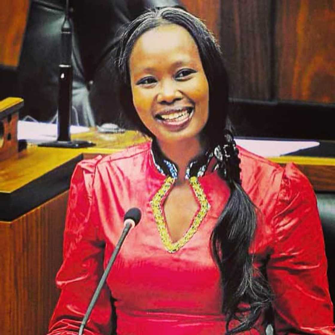 Stella Ndabeni-Abrahams age, husband, wedding, qualifications, party, burning house and contact details Stella Ndabeni-Abrahams age, husband, wedding, qualifications, party, burning house and contact details