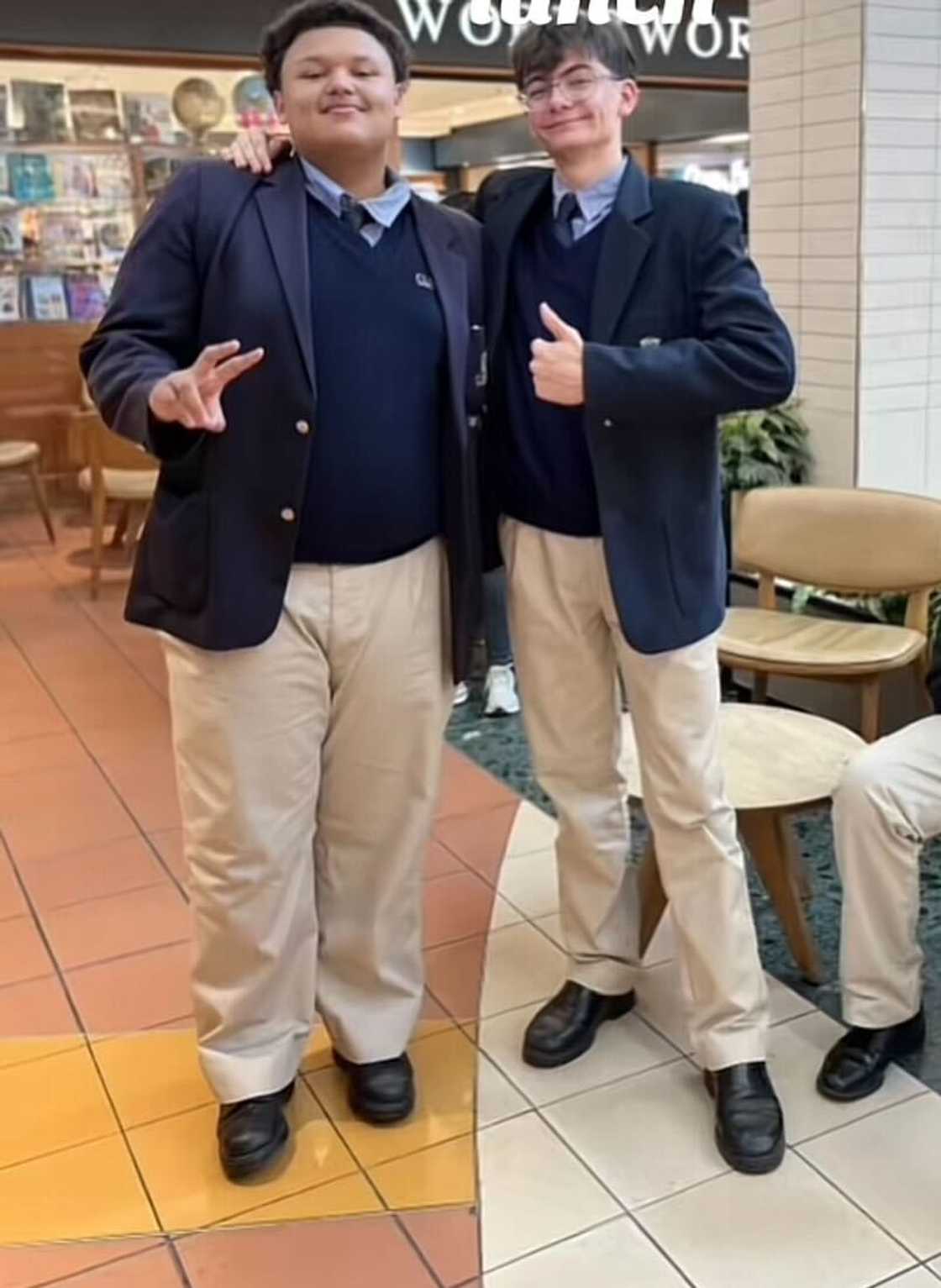 A teacher showcased how she took her pupils to Ocean Basket, leaving Mzansi touched by her heartwarming gesture. A teacher showcased how she took her pupils to Ocean Basket, leaving Mzansi touched by her heartwarming gesture.