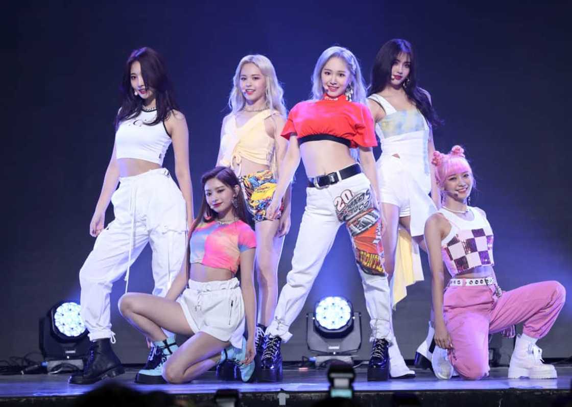Everglow appears on Everglow's 2nd Single 'HUSH' Release Showcase Everglow appears on Everglow's 2nd Single 'HUSH' Release Showcase