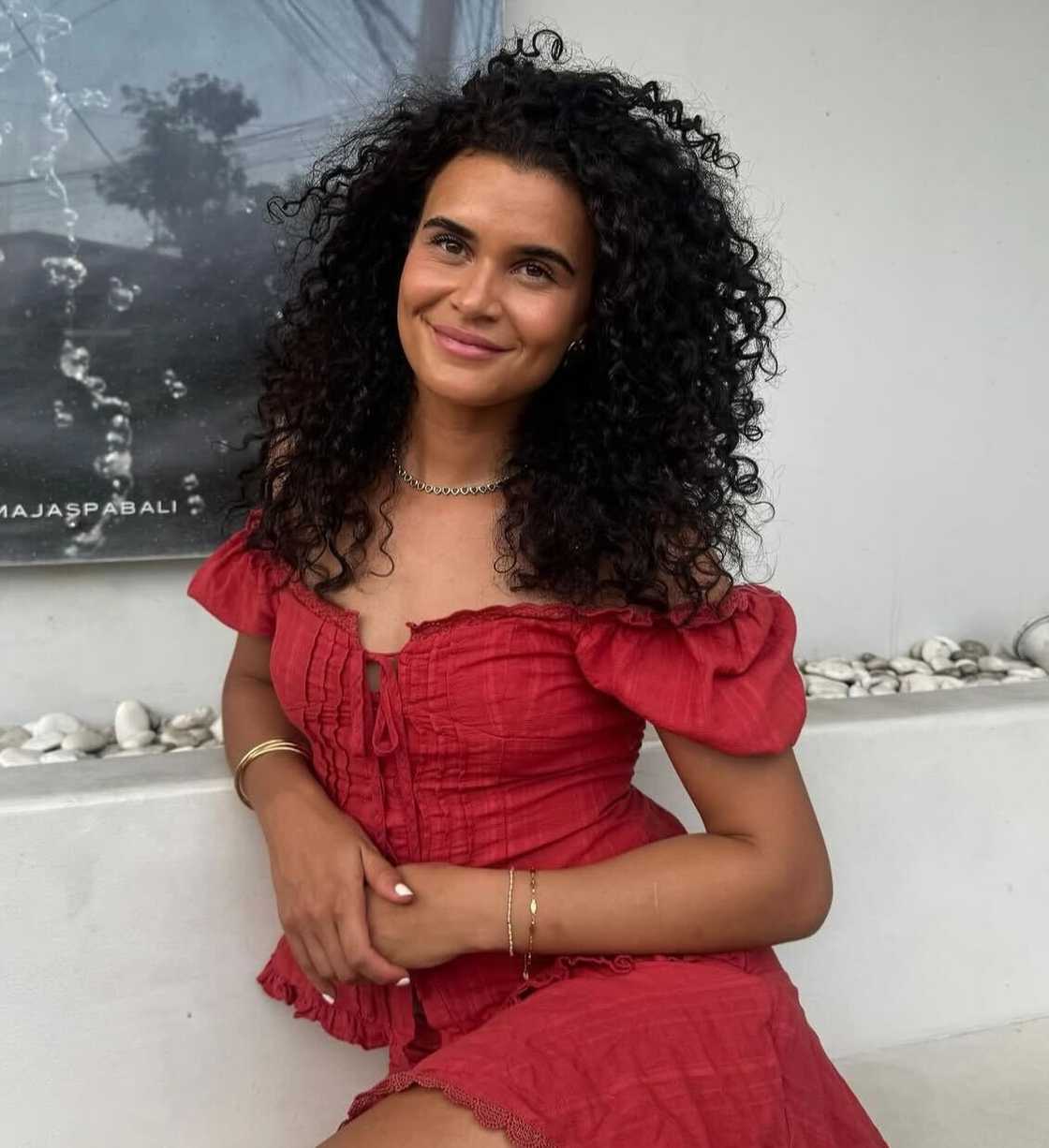 Rachel John, Siya Kolisi's alleged new bae, struck a pose in a red outfit for a picture. Rachel John, Siya Kolisi's alleged new bae, struck a pose in a red outfit for a picture.