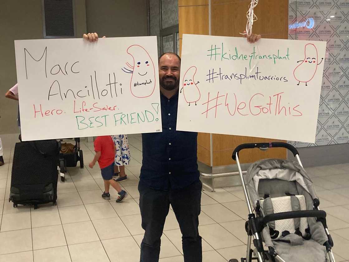 Justin Fletcher shows his gratitude for the kidney transplant. Justin Fletcher shows his gratitude for the kidney transplant.