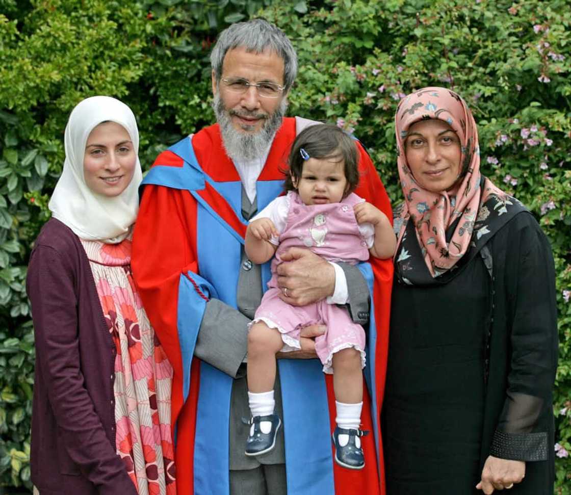 Fauzia Mubarak Ali educational background