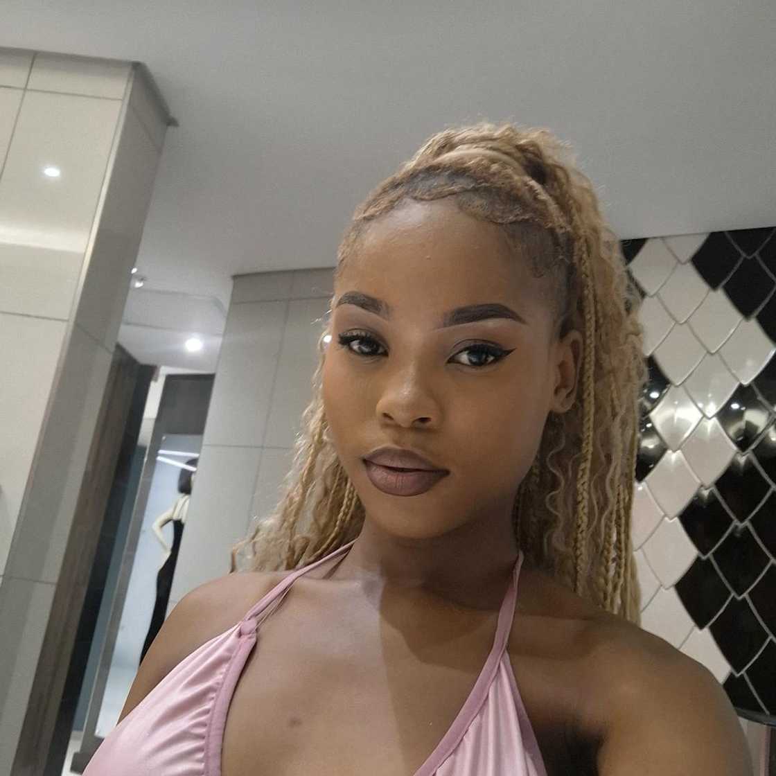 Social media users asked a lady to try the dresses on and take photos Social media users asked a lady to try the dresses on and take photos