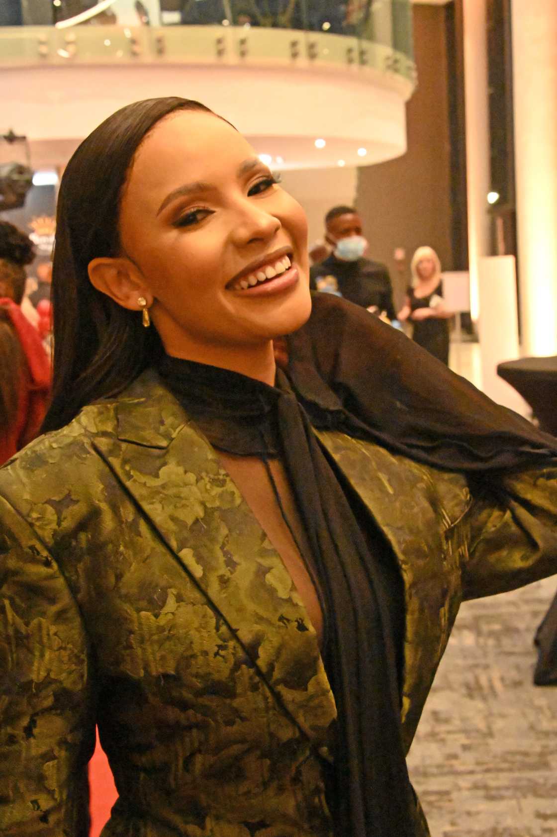 Thuli Phongo got amazing gifts for Valentine's day Thuli Phongo got amazing gifts for Valentine's day