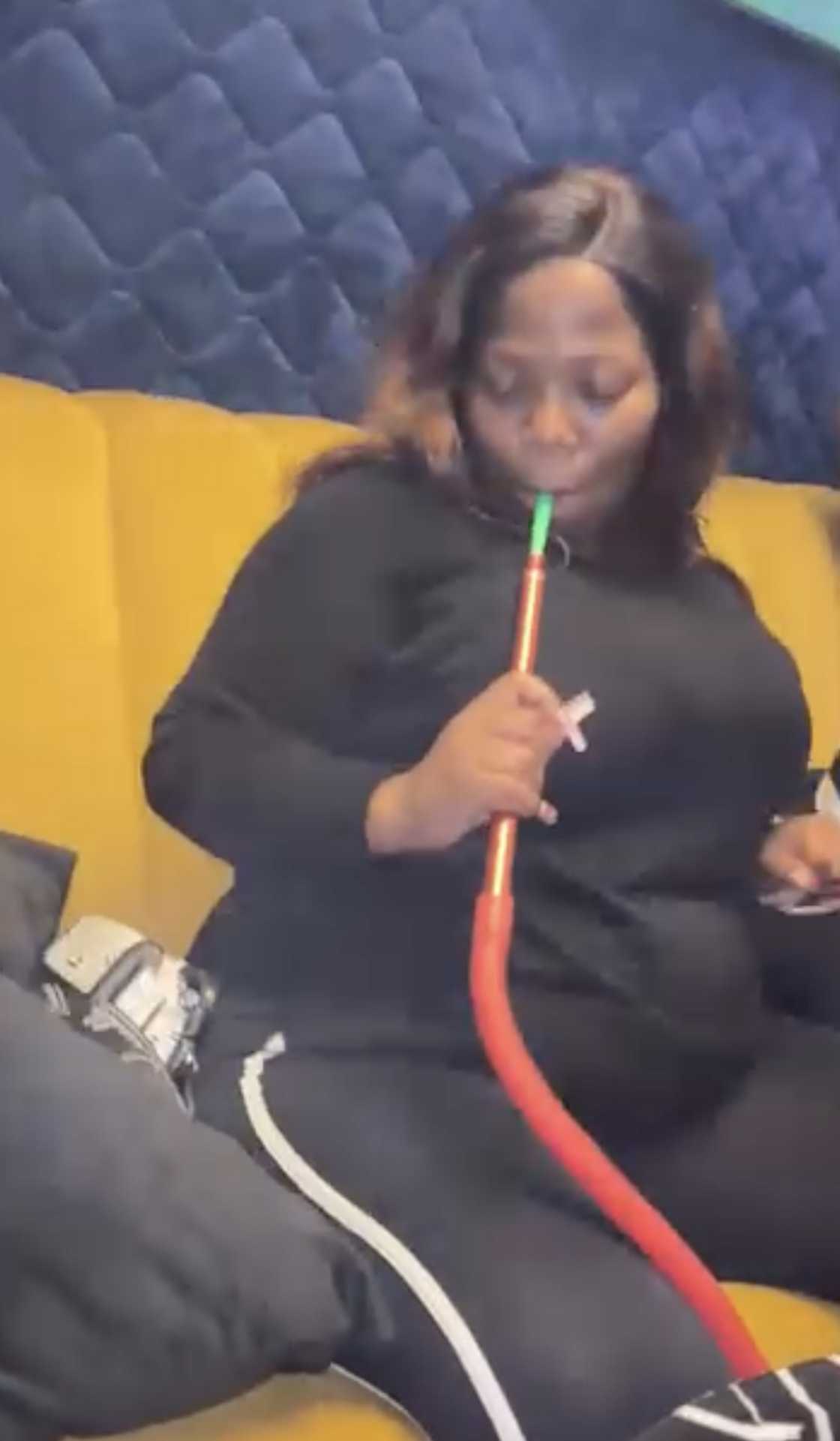 Sne Mseleku smoked while pregnant Sne Mseleku smoked while pregnant