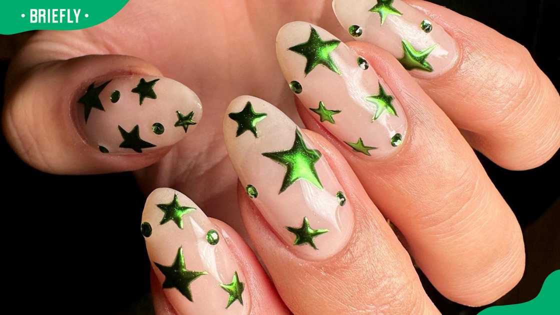Seeing stars nail design Seeing stars nail design