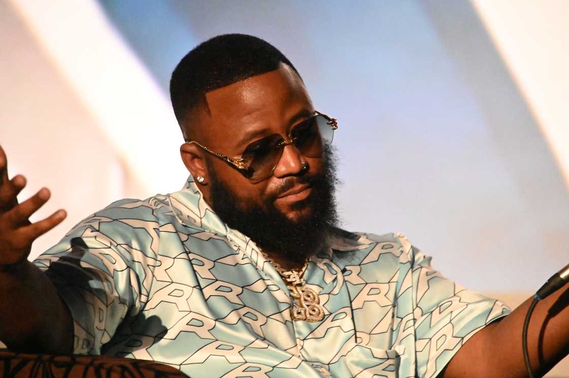Cassper Nyovest promoted an internship opportunity to South African youth Cassper Nyovest promoted an internship opportunity to South African youth