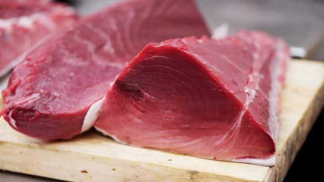 How much does 1 kg of tuna cost? How much does 1 kg of tuna cost?