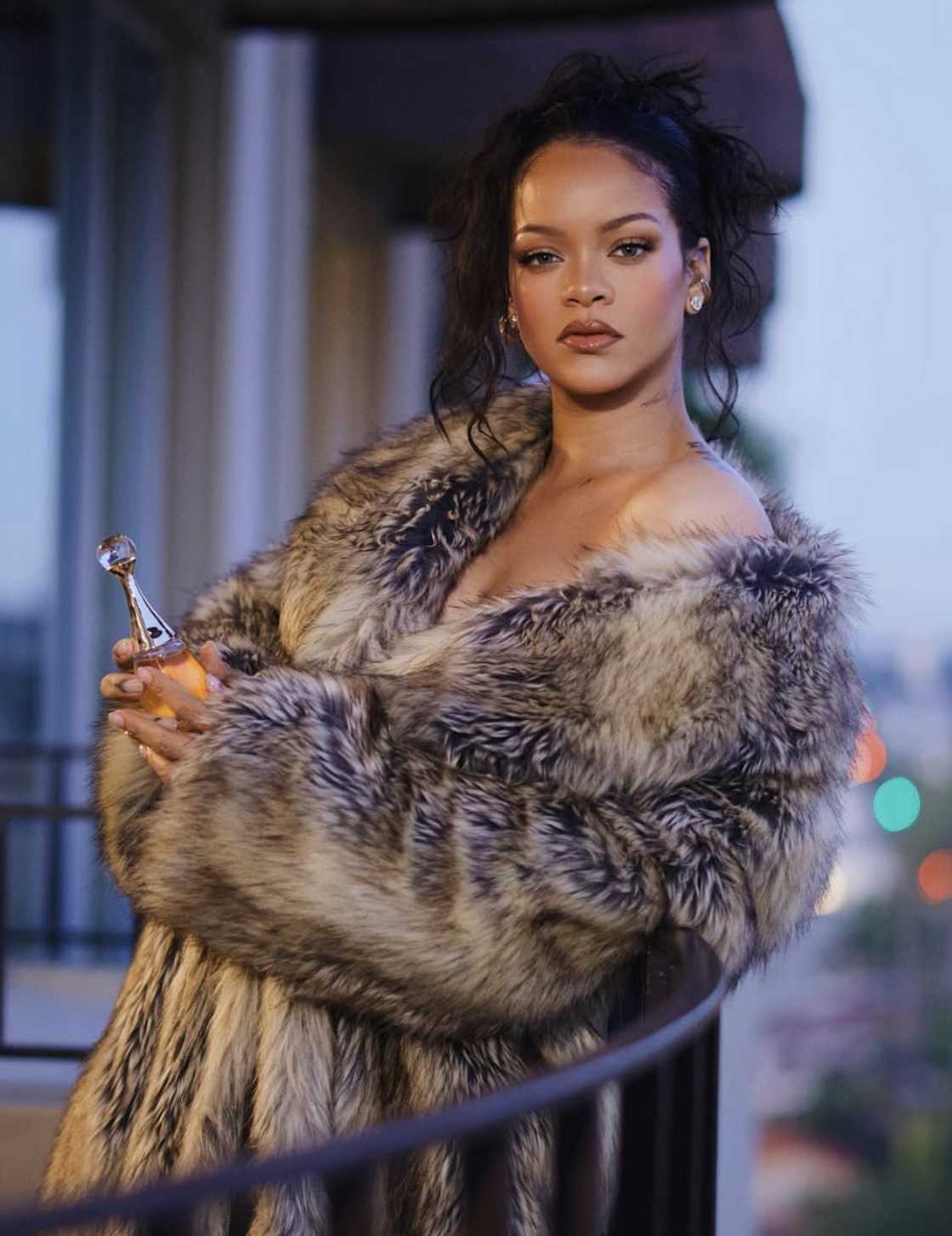 Rihanna celebrated her album milestone Rihanna celebrated her album milestone