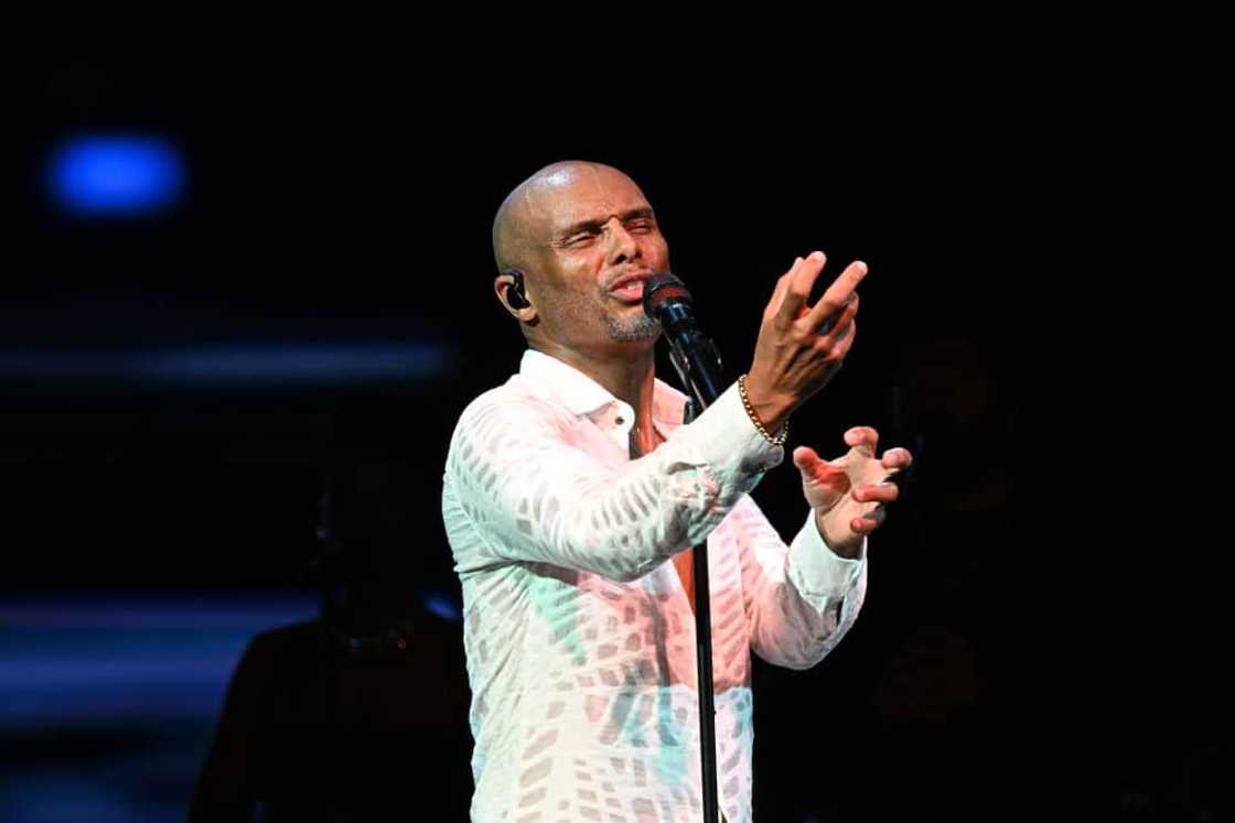 Is Kenny Lattimore married? Is Kenny Lattimore married?