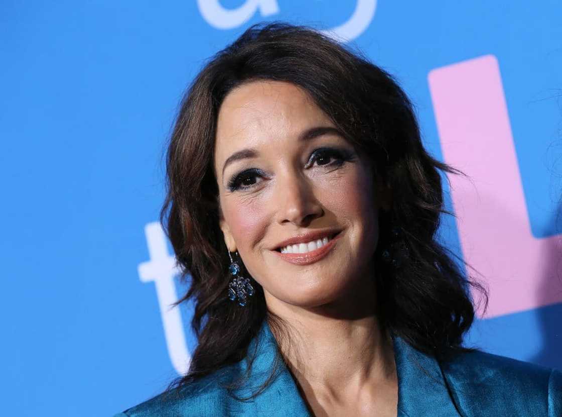 Jennifer Beals’ profiles Jennifer Beals’ profiles