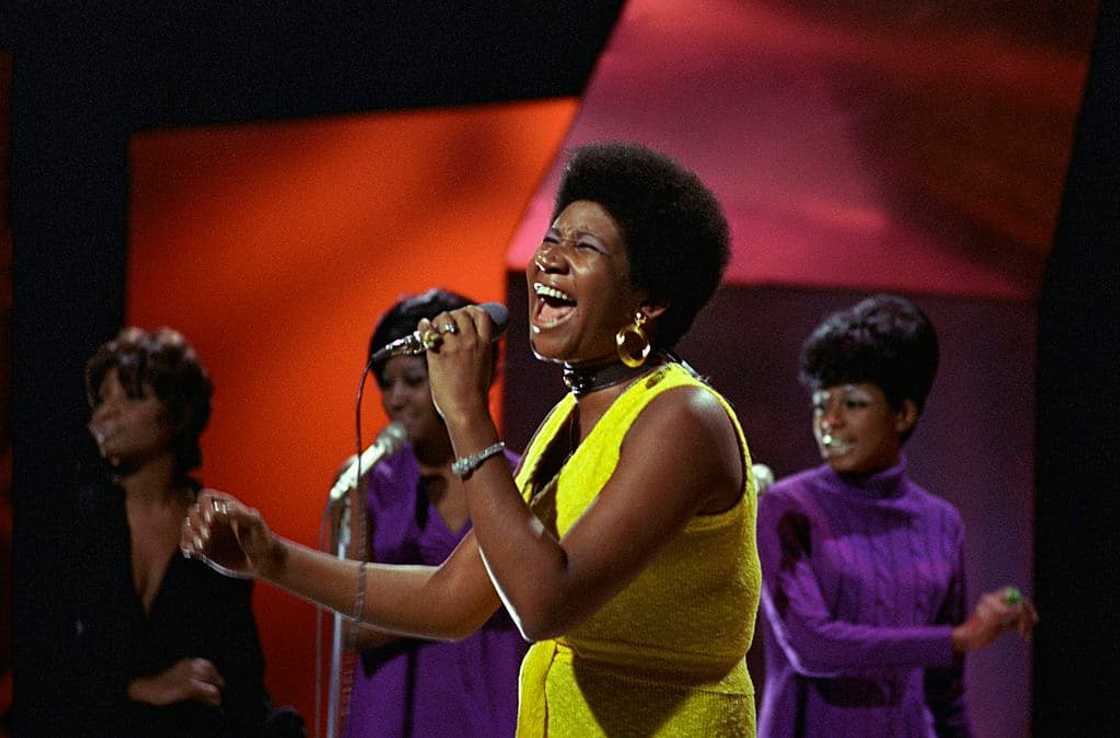 Aretha Franklin perfoming on stage Aretha Franklin perfoming on stage