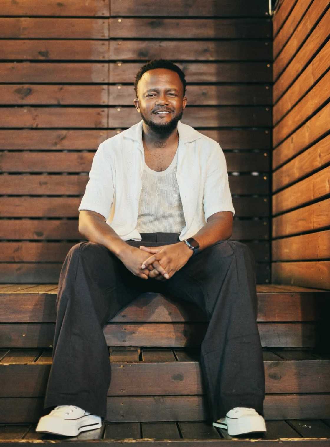 Kwesta sang to a little girl in a viral video