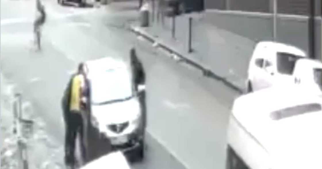 Clip of Motorist Getting Robbed in Joburg CBD Shared Online, Sa Reacts