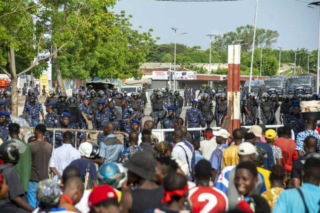 Unions organised a demonstration in Cotonou on April 27 which was banned by the police who used tear gas to break up the rally