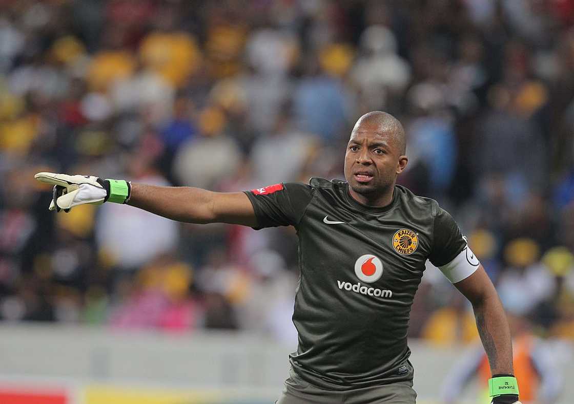 Itumeleng Khune got dragged by his ex Minnie Dlamini Itumeleng Khune got dragged by his ex Minnie Dlamini