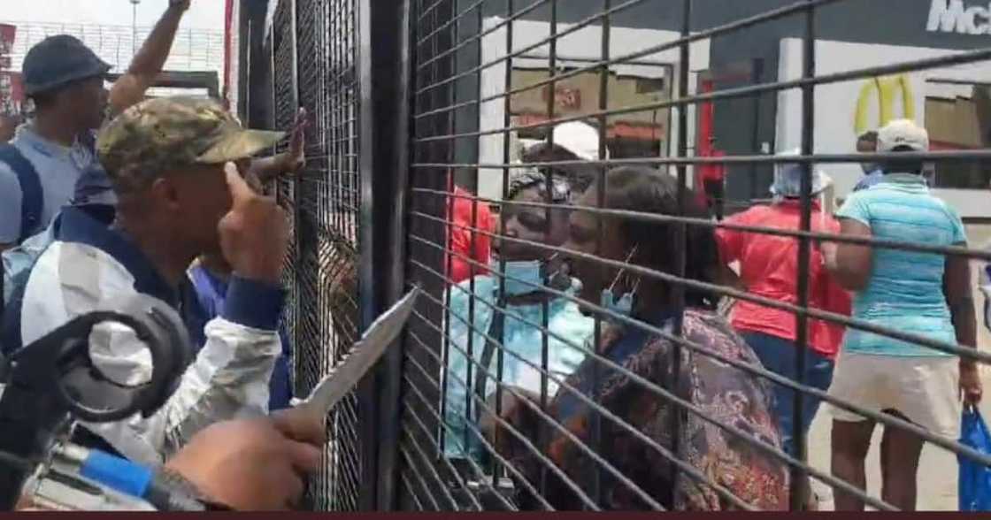 Soweto Parliament, Soweto, Community, Diepkloof, Zone 3, Eskom, City of Johannesburg, Mayor, Mpho Phalatse, Twitter. Nhlanhla Lux Dlamini, Protests Soweto Parliament, Soweto, Community, Diepkloof, Zone 3, Eskom, City of Johannesburg, Mayor, Mpho Phalatse, Twitter. Nhlanhla Lux Dlamini, Protests