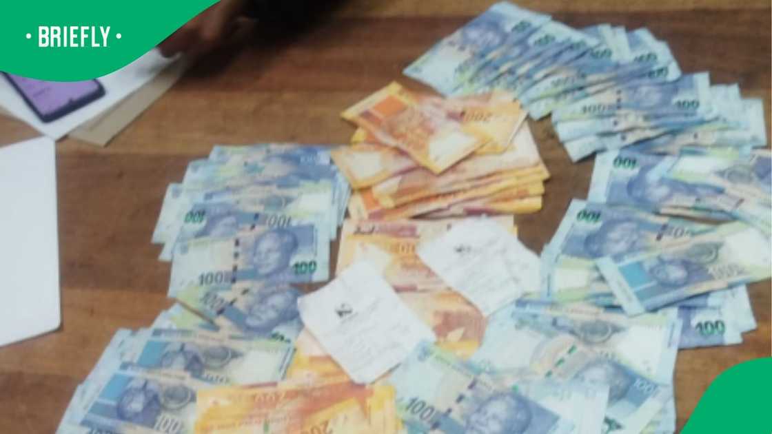 Gqeberha police have arrested three suspects after rejecting a R19,500 bribe during a vehicle stop Gqeberha police have arrested three suspects after rejecting a R19,500 bribe during a vehicle stop