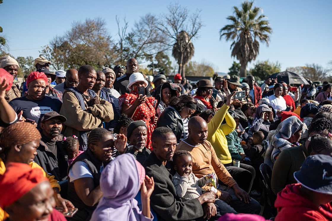 Flood victims will receive financial assistance from the government Flood victims will receive financial assistance from the government