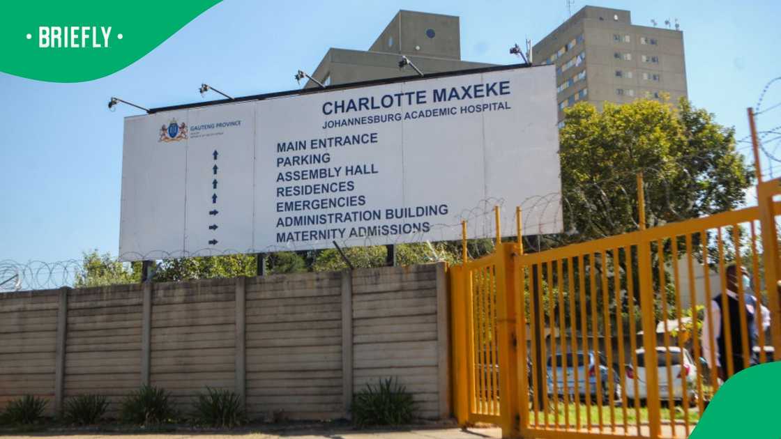 The Charlotte Maxeke Hospital patients had to find alternative means to eat after the food supply facility was shut down The Charlotte Maxeke Hospital patients had to find alternative means to eat after the food supply facility was shut down