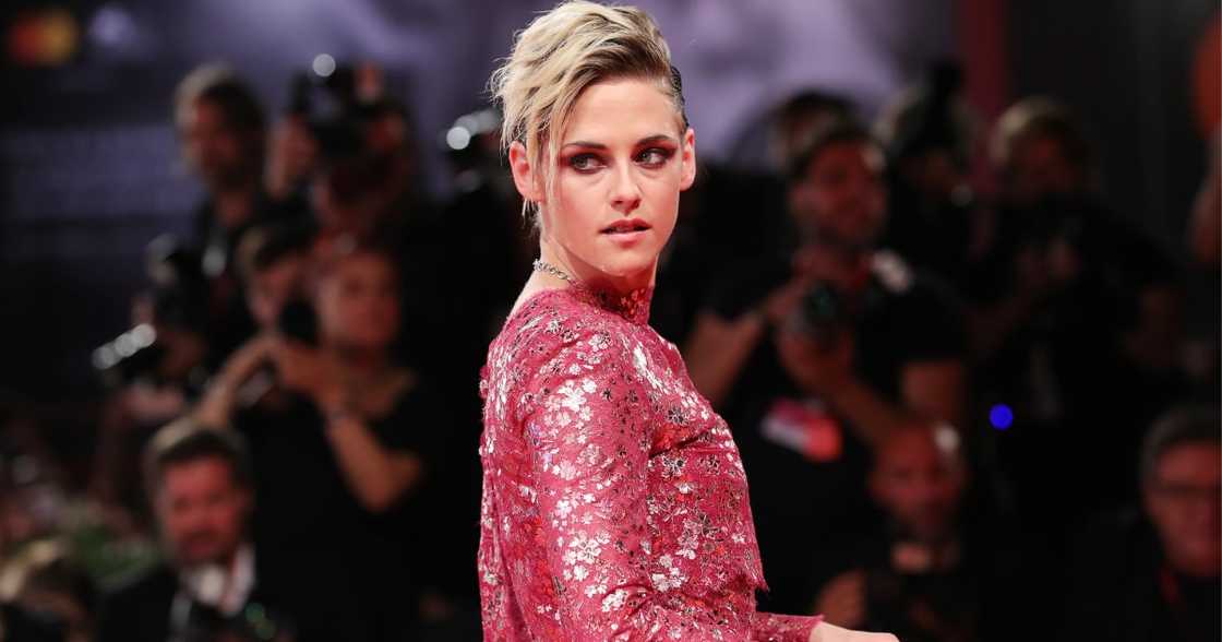 Kristen Stewart Makes an Appearance in Her Role as Princess Diana and Fans React Kristen Stewart Makes an Appearance in Her Role as Princess Diana and Fans React