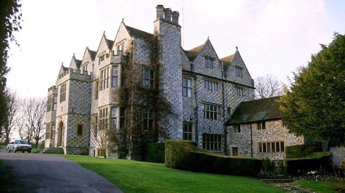 Celebrity homes in the world Celebrity homes in the world