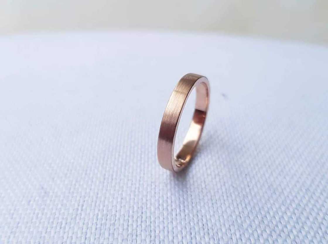 how much should you spend on a women's wedding band? how much should you spend on a women's wedding band?