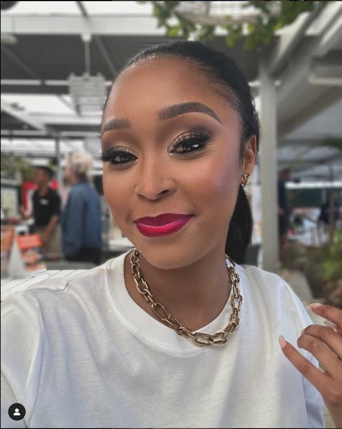 Minnie Dlamini stunnned in a picture