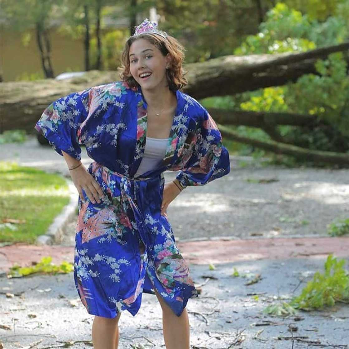 Is Caroline Konstnar in college? Is Caroline Konstnar in college?